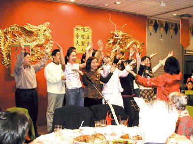 Youth Choir_3(a).jpg (152594 bytes)