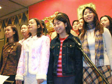 Youth Choir_4(a).jpg (140881 bytes)