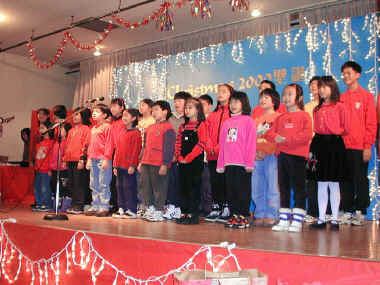 children_choir_1y_sm.jpg (138074 bytes)