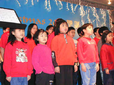 children_choir_4_sm.jpg (124667 bytes)