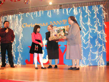 prize_3_sm.jpg (130266 bytes)