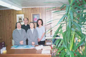 Temporary office.jpg (49581 bytes)